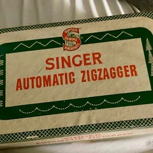 Singer Automatic Zigzagger - Green and White